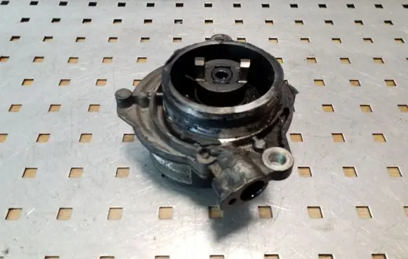 BMW 5 E60 E61 Vacuum pump