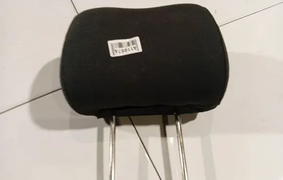 Mazda 323 Front seat headrest