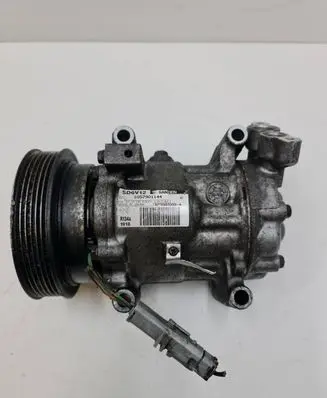 Renault Clio III Air conditioning (A/C) compressor (pump) 8200953359A