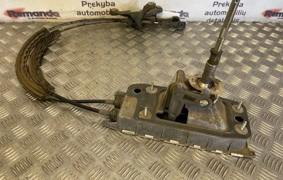 Volkswagen PASSAT B7 Gear shift cable linkage 3C0711266 3C0711265