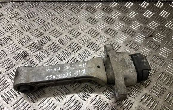Engine mount bracket