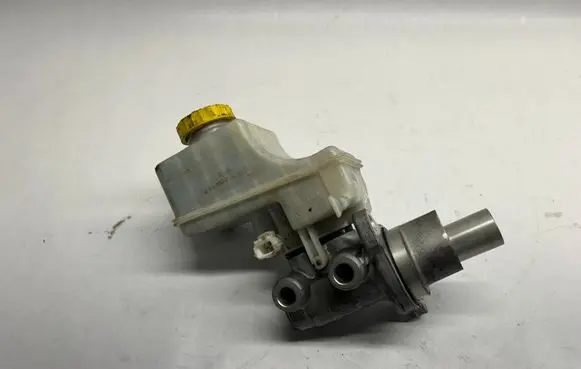 Dodge Charger Brake fluid reservoir 32671364