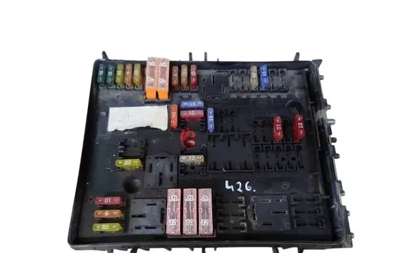 Volkswagen Golf V Fuse module 1K0937124H