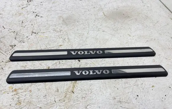 Volvo V70 Front sill trim cover 8659960