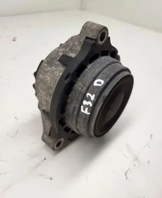BMW 4 F32 F33 Engine mount bracket 6787658