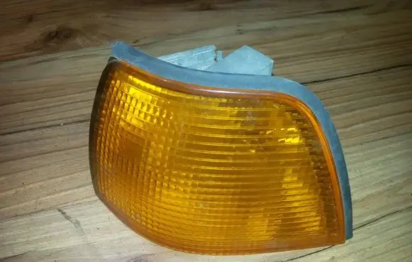 BMW 3 E36 Front indicator light 13687043