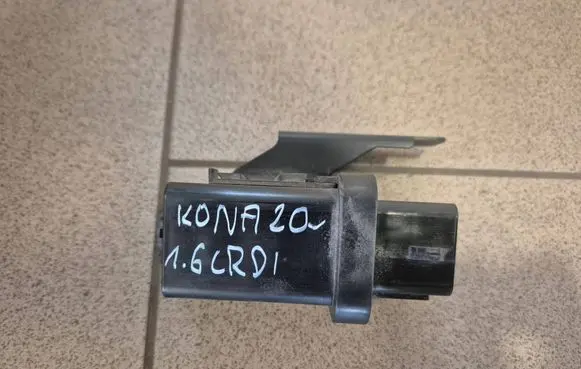 Hyundai Kona I Glow plug pre-heat relay 368302U100