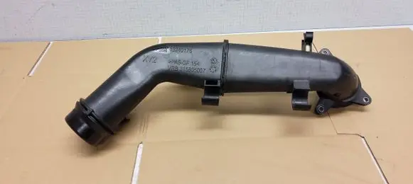 Opel Insignia A Intercooler hose/pipe 315805007
