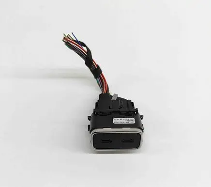 Mercedes-Benz GLE W167 USB socket connector A1678203403