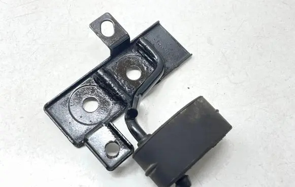 Volvo V40 Cross country Muffler mount bracket/holder 30748235