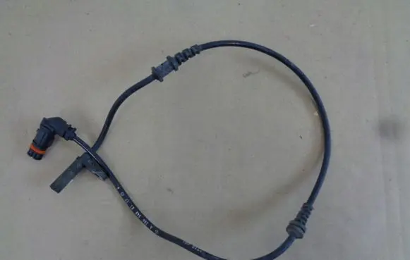 Mercedes-Benz C W204 ABS brake wheel speed sensor A2045400117