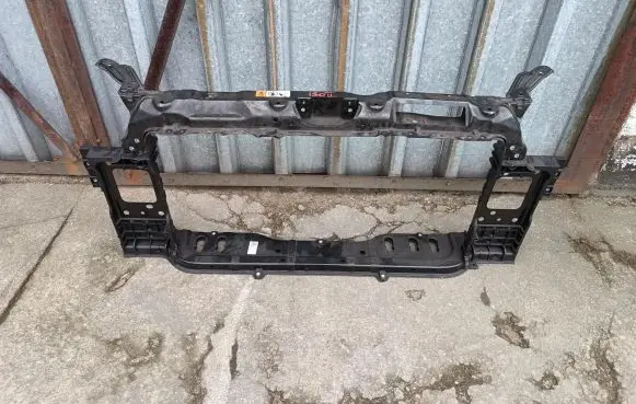 Hyundai i30 Radiator support slam panel