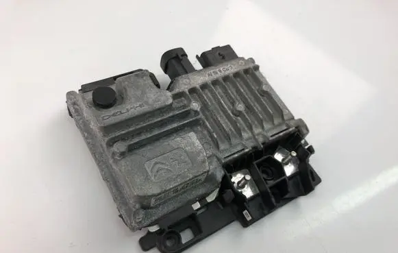 Peugeot 2008 I Engine control unit/module 9819596180