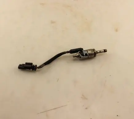 Volvo XC90 Fuel injector 31432778