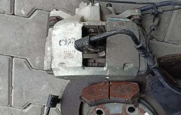 Jeep Wrangler Front brake caliper