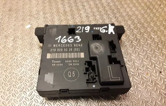 Mercedes-Benz CLS C219 Door control unit/module 2198200226 A2198200226