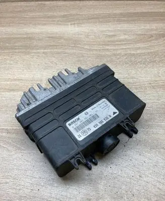 Volkswagen Golf III Engine control unit/module ECU 030906026R 0261203302
