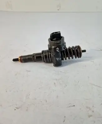 Volkswagen PASSAT B5 Fuel injector 038130073F