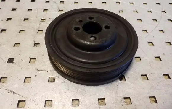 Volkswagen PASSAT B7 Crankshaft pulley 038105243M