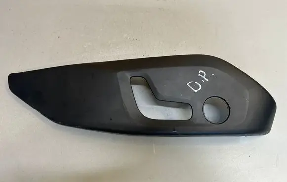 Volvo XC60 Front door seat control surround trim 31377209