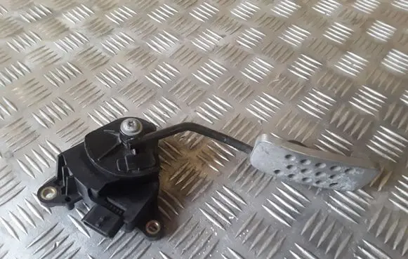 Nissan Note (E11) Accelerator throttle pedal 18002BC400