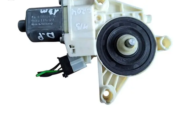 Mercedes-Benz C W204 Front door window regulator motor A2048200242 0130822502