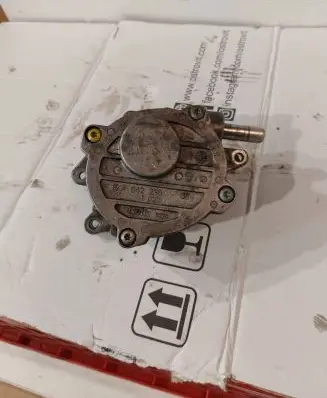 Mercedes-Benz E W212 Vacuum pump A642230165 027106