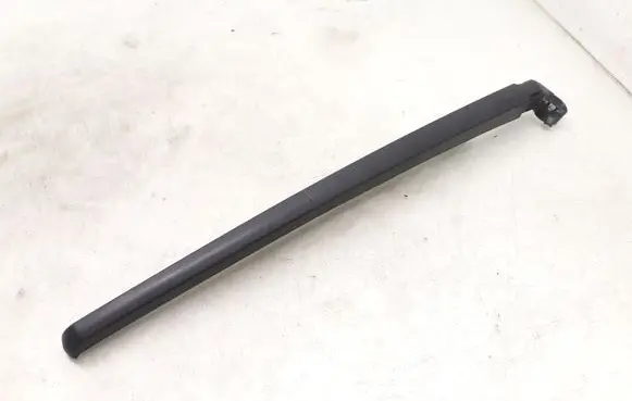 Rear wiper blade arm