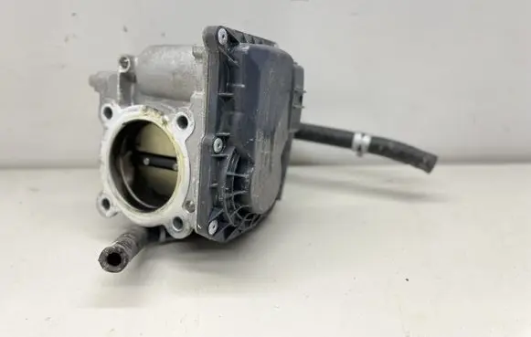 Lexus ES 300h Throttle valve 2203036020