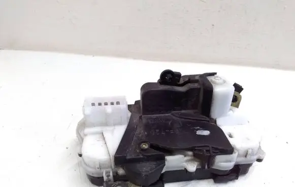 Peugeot 607 Front door lock