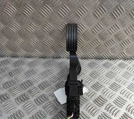 Volvo XC40 Accelerator throttle pedal 32212365