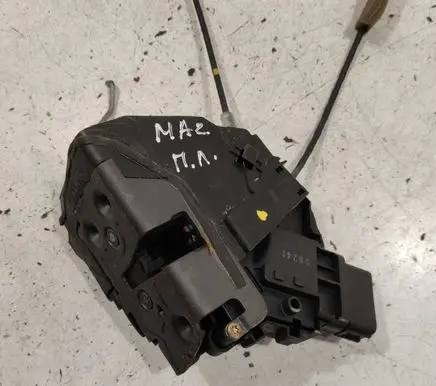 Mazda 3 I Front door lock 3N6AA21813K