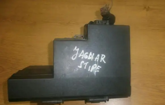Jaguar S-Type Fuse box set 2r8t14a075cc 71544870xa1