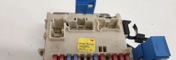 Nissan Almera Tino Fuse box set 24350BU210 1020031