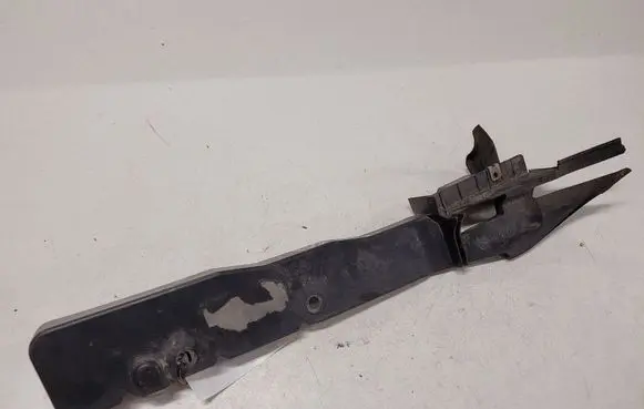 Ford Focus Front bumper mounting bracket 4M51A02477A D2L4A