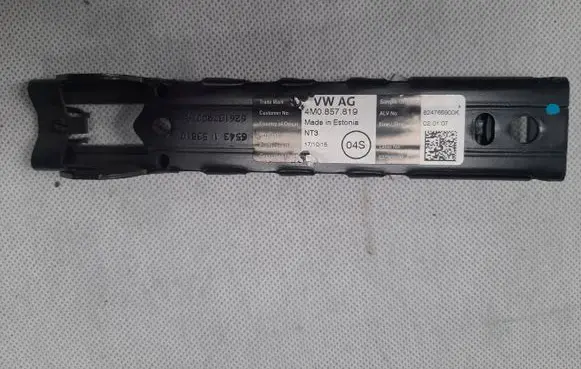 Audi Q7 4M Seat belt height adjuster 4M0857819