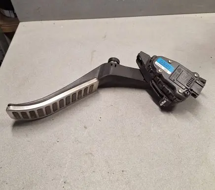 Volkswagen Touareg I Accelerator throttle pedal 7L6723507A 6PV00777026