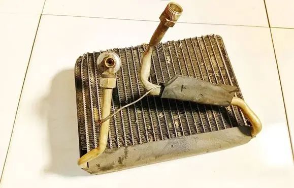 Land Rover Discovery A/C cooling radiator (condenser) 