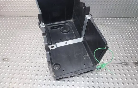 Ford Focus Battery box tray S26380462 AM5110723AD