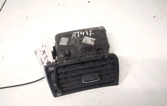 Toyota Avensis T250 Dash center air vent grill 8518c