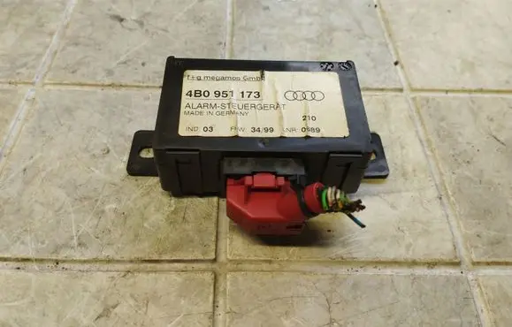 Audi A6 S6 C5 4B Alarm control unit/module 4B0951173