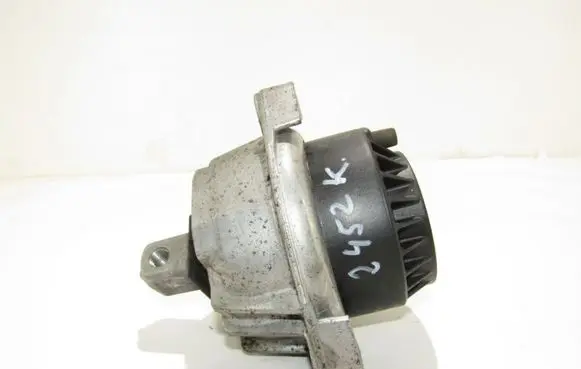 BMW 5 GT F07 Engine mount bracket 677737104