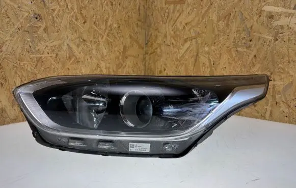 KIA Ceed Headlight/headlamp 92101J7050 K18T059