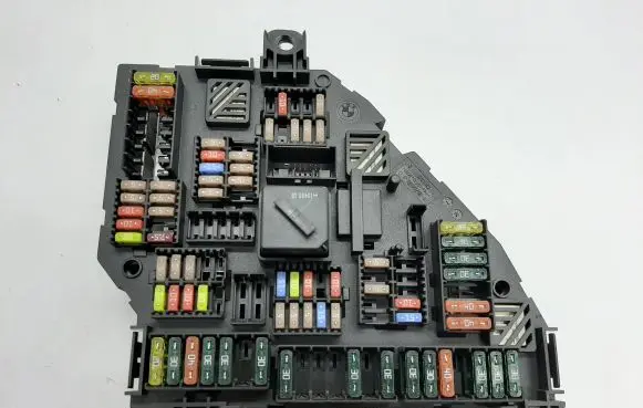 BMW 5 F10 F11 Fuse module 9234423