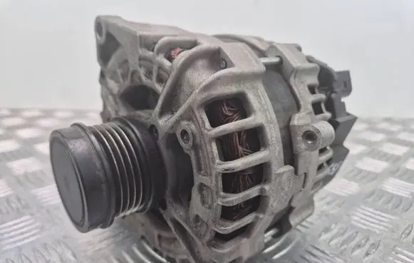Mercedes-Benz CLA C117 X117 W117 Generator/alternator A0009061903 0125711030