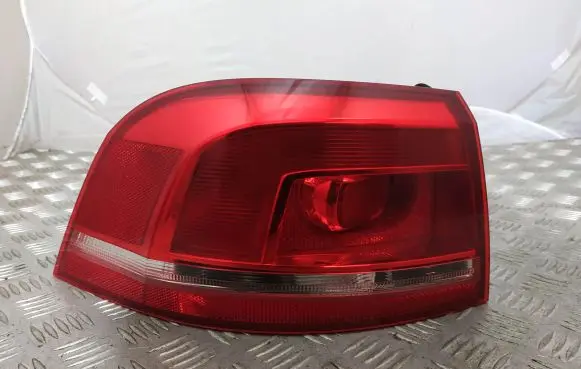 Volkswagen PASSAT B7 Rear/tail lights 3AF945095A