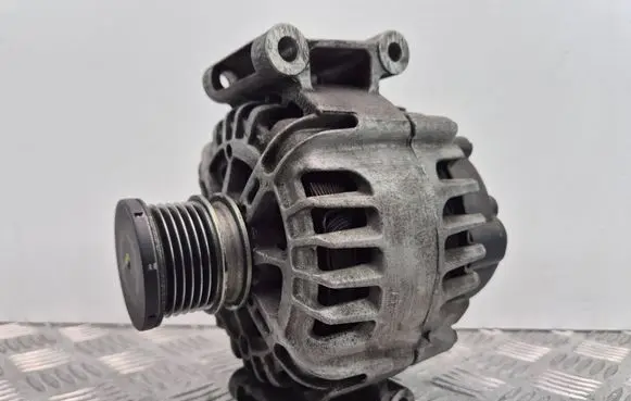 Mercedes-Benz C W204 Generator/alternator A0009063000 311026876 FG15T036