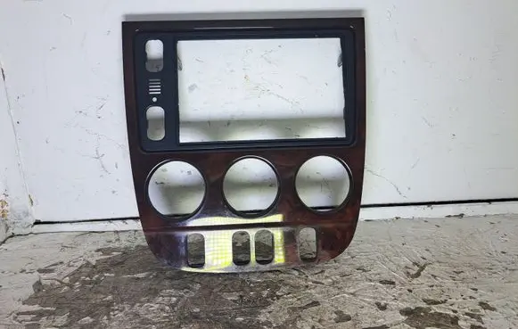 Mercedes-Benz ML W163 Radio/GPS head unit trim 18111326