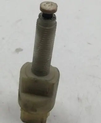 Volkswagen PASSAT B5 Brake pedal sensor switch 4A0945515A