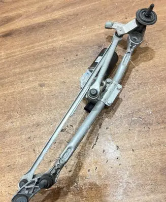 BMW 3 E90 E91 Front wiper linkage and motor 7161711